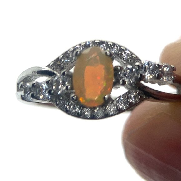 Welo Opal .35ct Platinum Silver Ring - Picture 1 of 7